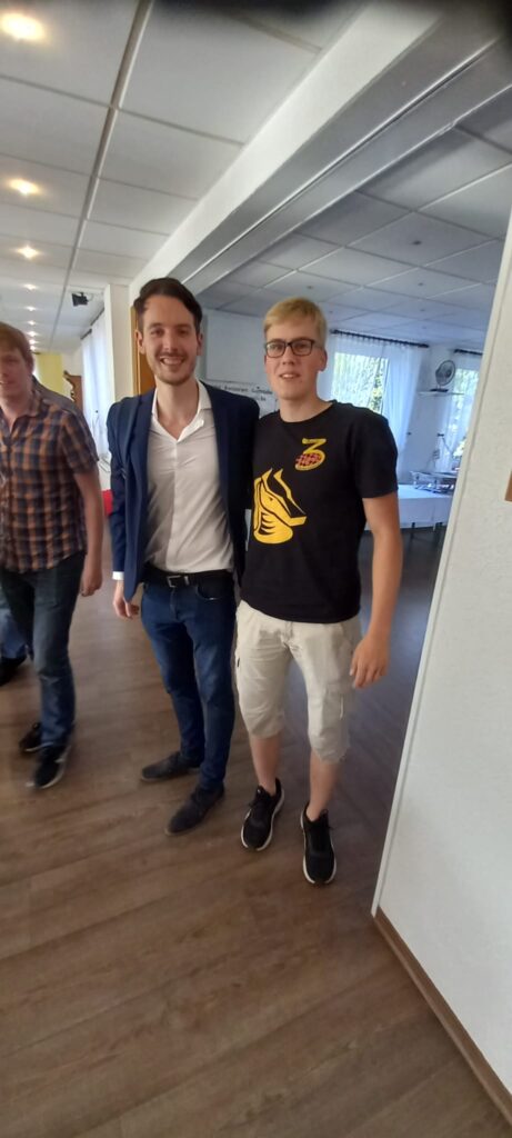 Simultan gegen GM Niclas Huschenbeth in Gronau (Jubiläum Bezirk 3 "Südniedersachsen") 1