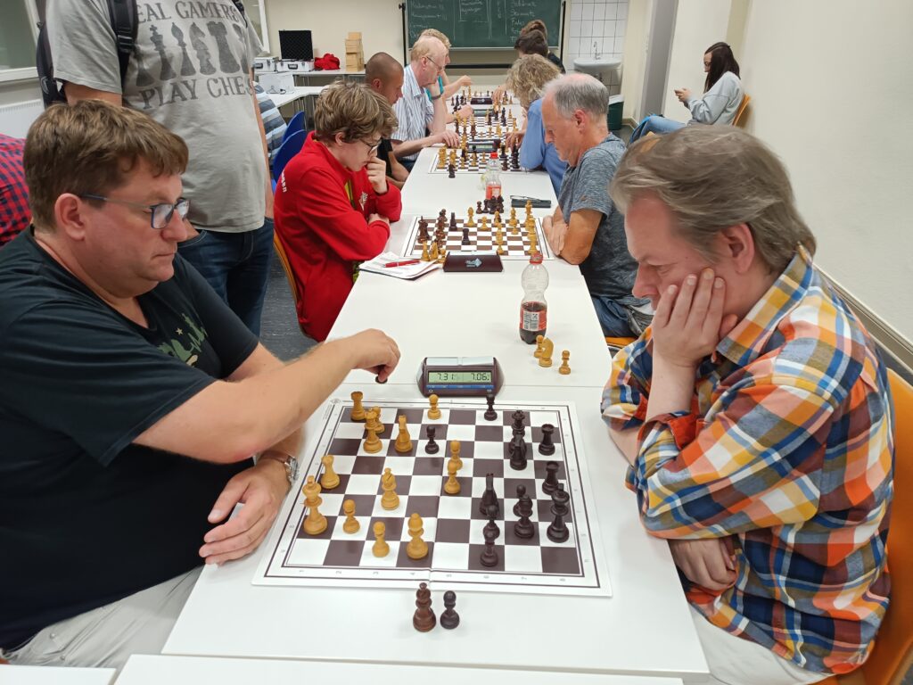 Eray Adigüzel gewinnt das zweite Turnier des Herbst-Grand-Prix im Schnellschach 10