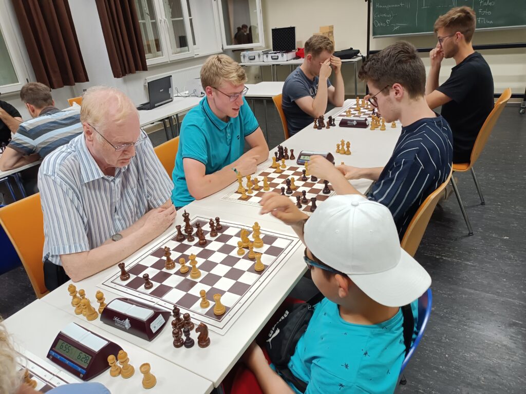 Eray Adigüzel gewinnt das zweite Turnier des Herbst-Grand-Prix im Schnellschach 13