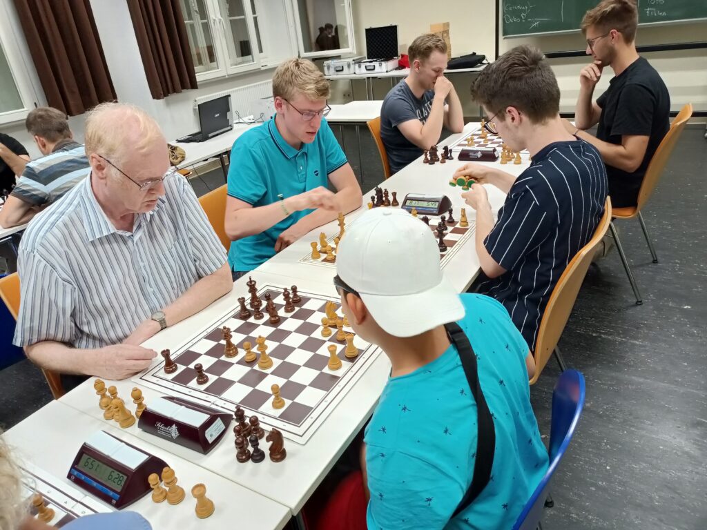 Eray Adigüzel gewinnt das zweite Turnier des Herbst-Grand-Prix im Schnellschach 6