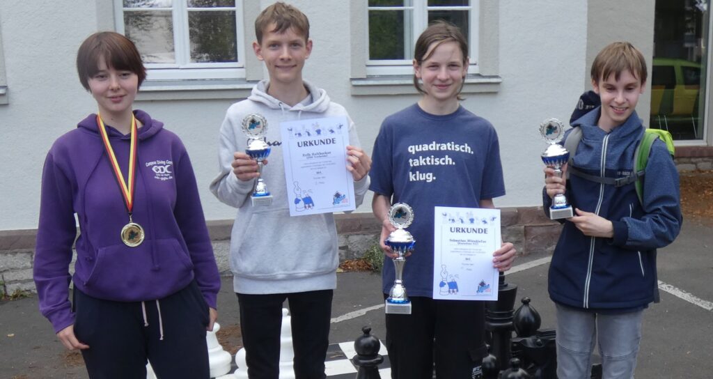 Jugendserie Göttingen 2024, Sieger U14 v. l.: Jule Degering, Erik Heithecker, Sebastian Mündörfer, Tobias Klebsch