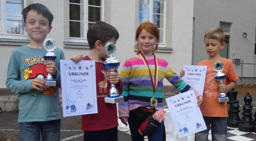 Jugendserie Göttingen 2024, Sieger U8 v. l.: Louis Joel Fuchs, Felix Barnscheidt, Effi Heath, Hendrik Elias Lehner