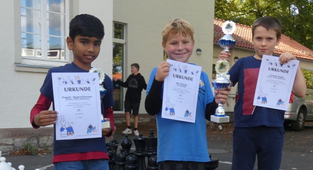 Jugendserie Göttingen 2024, Sieger U9 v. l.: Pugazh Bagavathiannan, Bem, Nitsche, Arsenij Fendel