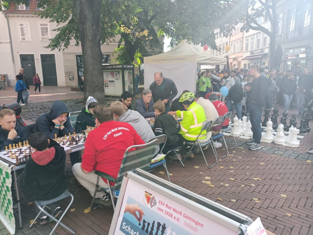 Eine Tradition: der ESV Göttingen bringt Schach erneut auf´s 28. Gänsellieselfest 3