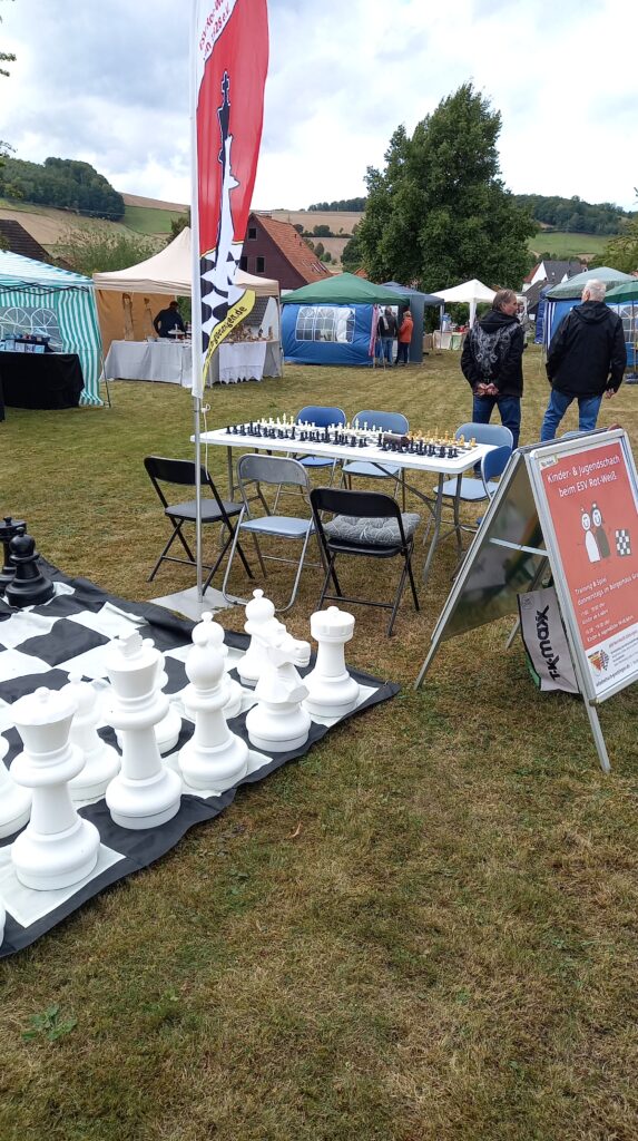 Schach auf dem Bauernmarkt in Ahlshausen und beim Tag des Denkmals 2